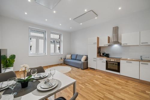 Inner City Apartment - Near Schönbrunn and Metro - Self Check-In