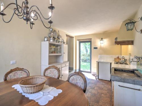 Η κουζίνα ή μικρή κουζίνα στο Comfy home in San Godenzo with Lake nearby