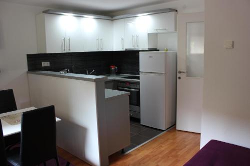 Virtuve vai virtuves zona naktsmītnē Apartment Old Town
