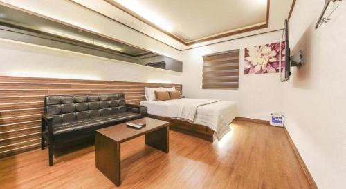 Postel nebo postele na pokoji v ubytování H Hotel