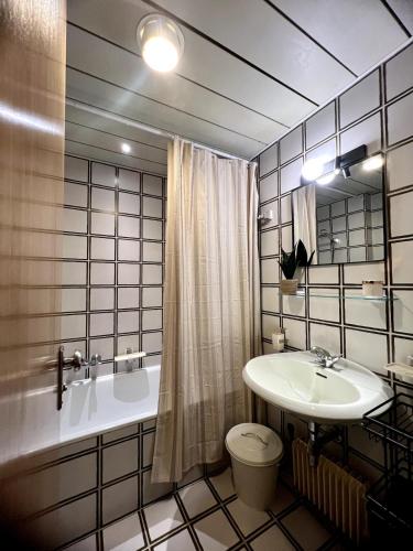 a bathroom with a sink and a tub and a toilet at Suite Albare, Marilleva 1400, Val di Sole in Marilleva