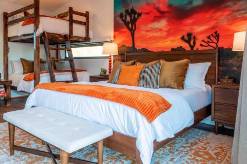 een slaapkamer met twee stapelbedden en een ladder bij Retro Vibes, Pool, Spa & Game Room in Twentynine Palms