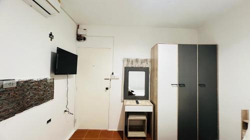 Μια τηλεόραση ή/και κέντρο ψυχαγωγίας στο Daisy House Patong