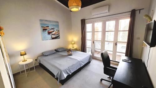 Postel nebo postele na pokoji v ubytování Lovely 1BR in Old Town - City Center & 4min to Beach