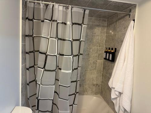 Koupelna v ubytování Cozy Private Suite Two Level Apartment