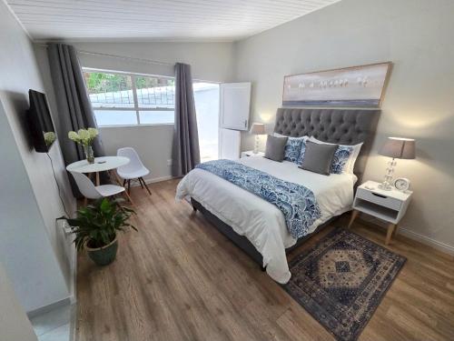 Postel nebo postele na pokoji v ubytování SleepINN at Dumont