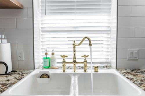 Koupelna v ubytování Privacy, Epic Views, Spa Pipes Canyon Homestead