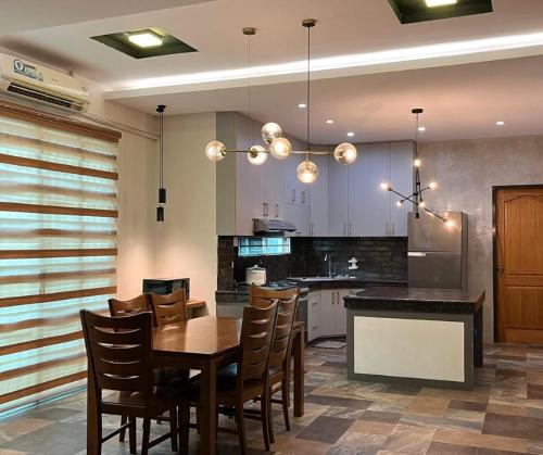 Η κουζίνα ή μικρή κουζίνα στο Ranch-o-tel Guesthouse