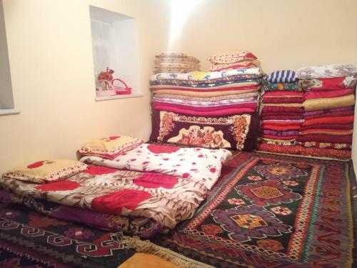 Postel nebo postele na pokoji v ubytování Guesthouse Teymur Galakhudat
