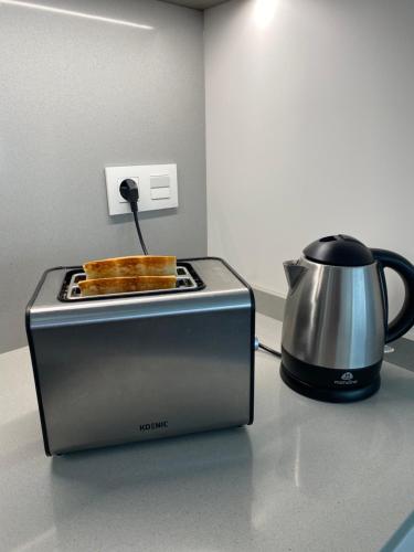 a toaster sitting on a counter with some bread at Casa Kempie in San Javier