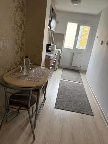 Kuchyň nebo kuchyňský kout v ubytování Apartament Densia in Craiova close to the center