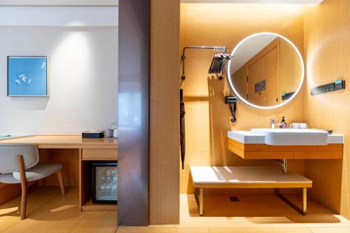 Un baño de JI Hotel Shanghai Dishui Lake Subway Station