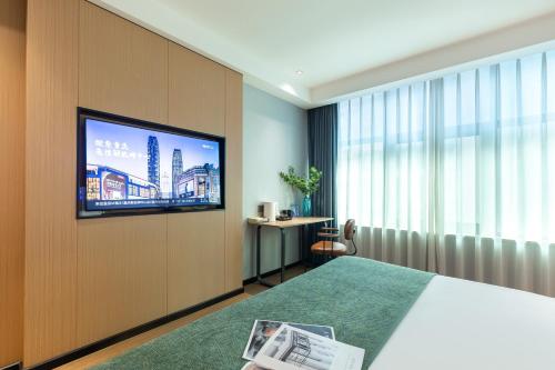 TV a/nebo společenská místnost v ubytování Yangji Yueya Hotel