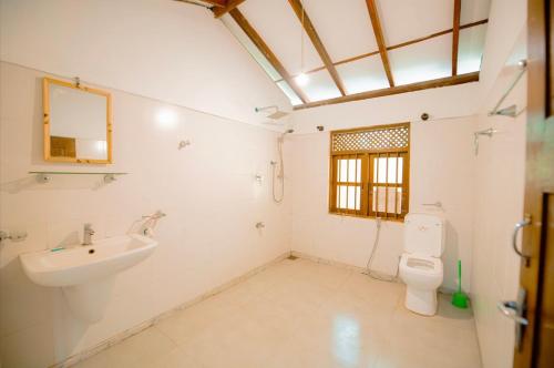 Ένα μπάνιο στο Aurora පාට පාට