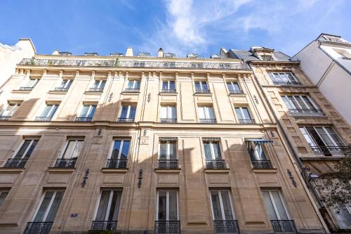 Le Marais - Iconic Penthouse with Balcony