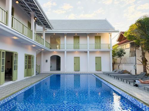 White Elephant Hostel内部或周边的泳池