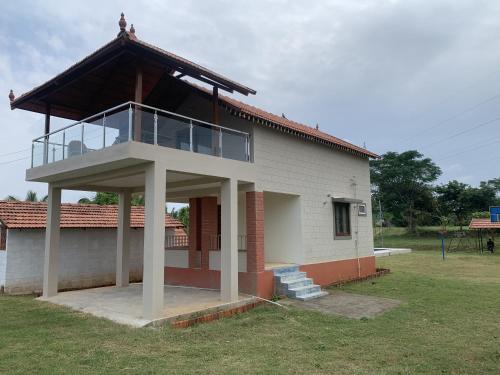 Το κτήριο όπου στεγάζεται  το κατάλυμα σε φάρμα