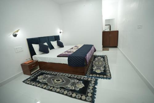 a bedroom with a bed and a rug at Parkview Hotel in Khajurāho