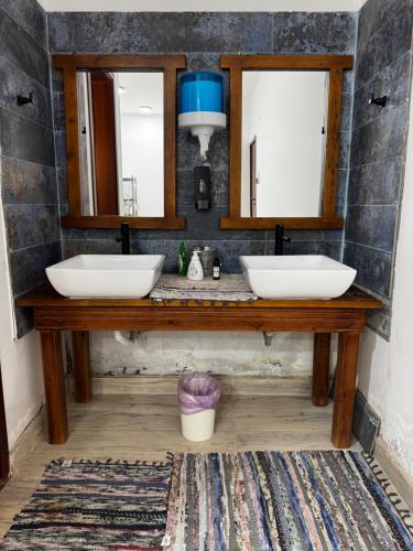 Afbeelding uit fotogalerij van Private Room in Sur House in Sur