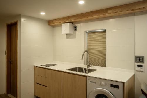 Φωτογραφία από το άλμπουμ του 114스테이 σε Tŏksu-dong