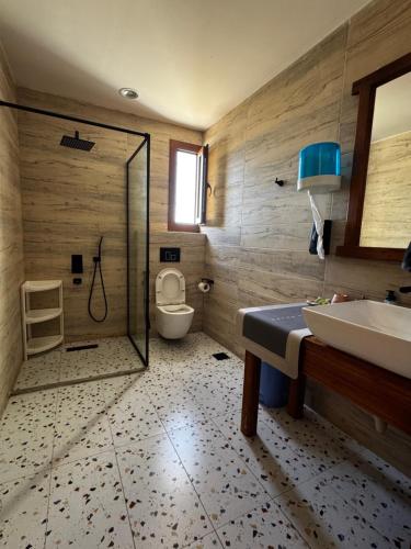 Koupelna v ubytování Private Room in Sur House