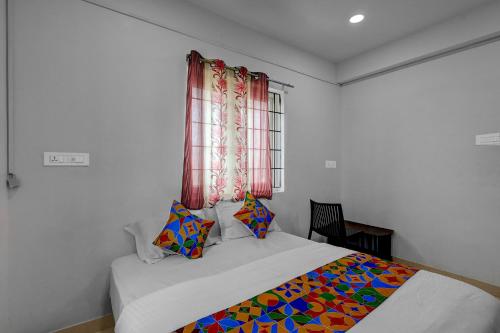 Ένα ή περισσότερα κρεβάτια σε δωμάτιο στο FabHotel Pavis Inn