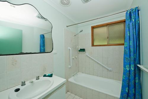 Ένα μπάνιο στο Acclaim Pine Grove Holiday Park