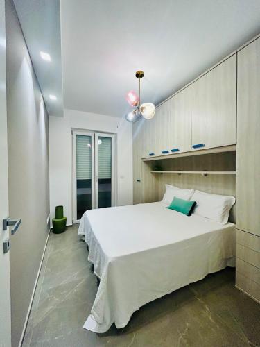 En eller flere senge i et værelse på LifeStyle Boutique Apartment