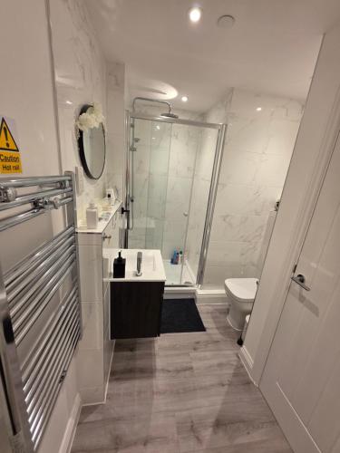 Koupelna v ubytování Solihull 10 mins to NEC and Airport Free Parking