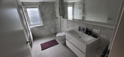 Vannituba majutusasutuses mein Heimquartier - Ferienwohnung im historischen Fachwerkhaus mit Terrasse in Waiblingen