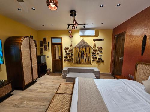 Postel nebo postele na pokoji v ubytování Blissful Stay, LUX Suites & Tint of Mint - 1 BHK Apartment, 5min Beach, Auroville Pondicherry