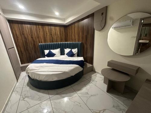 Cama o camas de una habitación en Hotel Shyam Inn