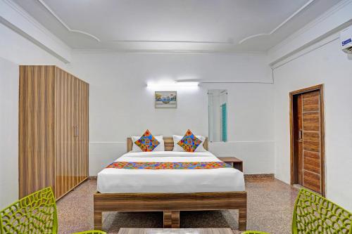 Postel nebo postele na pokoji v ubytování FabHotel Casa Residency