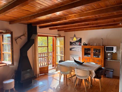 Triplex, chimenea y Wi-Fi, confort a tres niveles - Puig Falcó 1