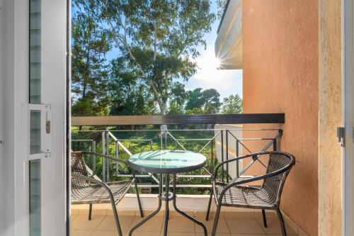 One North Living - Marousi - Omorfokklisias 27 by K&M