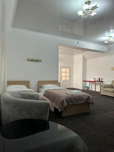 Llit o llits en una habitació de Hotel Nicholas