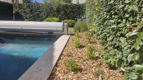 Bazén v ubytování La Ciboulette nebo v jeho okolí