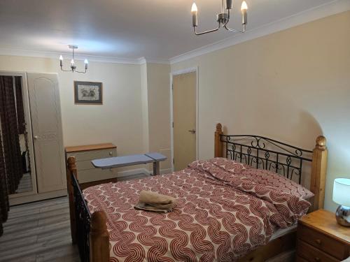 a bedroom with a bed with a hat on it at Colchester, WIFI, free parking 1 in Hythe