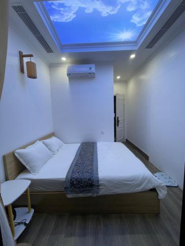 Кровать или кровати в номере Rose Hotel - Grand World Phu Quoc