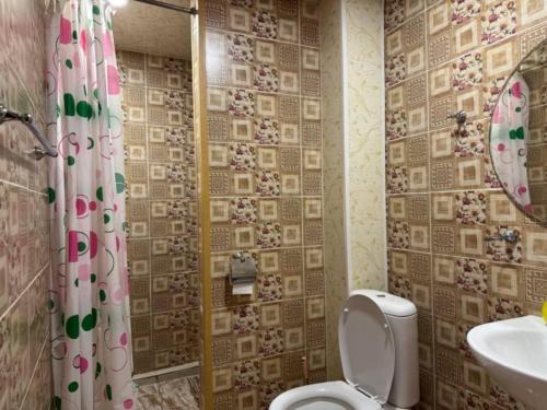 Hotel 333 tesisinde bir banyo