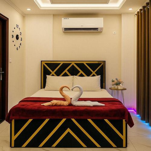 Giường trong phòng chung tại Sky line View Guest House