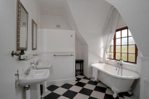 Koupelna v ubytování Dark Chocolate Guest House