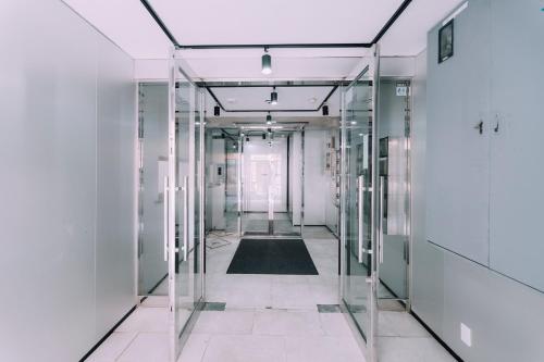 Stylish Minimalist Loft 2 & Gym in Namba Compact Studio 3