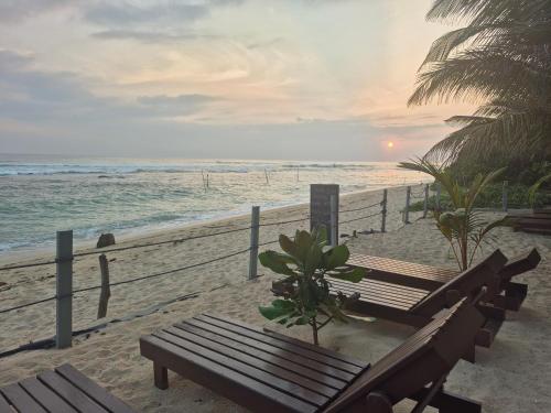 Afbeelding uit fotogalerij van Blue Corals Beach Bungalow in Madihe East