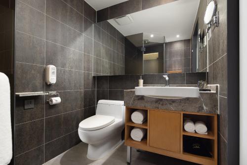 Ένα μπάνιο στο Qiuguo Hotel Beijing New International Expo Centre