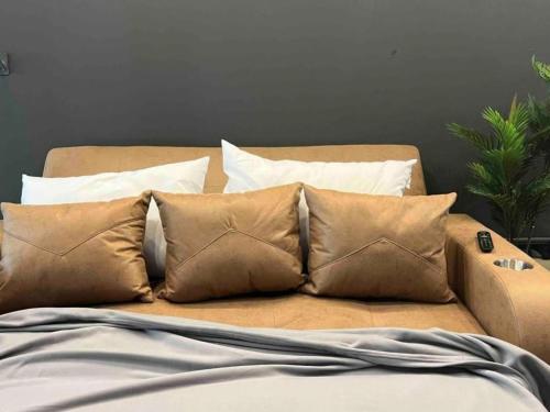 En eller flere senge i et værelse på Self Check-in - HOUSE BKK96 Old Town Oasis - Your Cozy & Local Eats