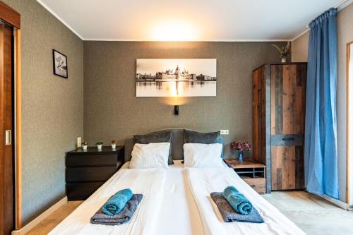 Rooftop tiny central studio with shared jacuzzi and private balcony MK2