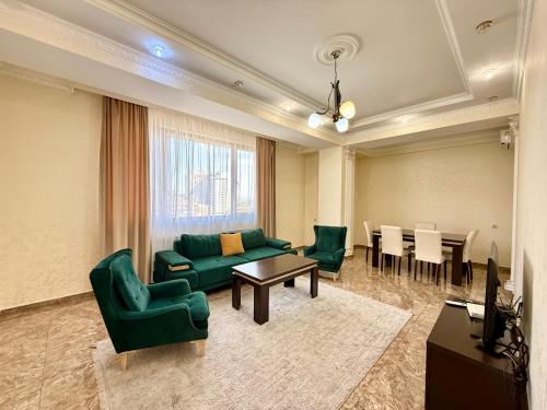 Luxury Spacious 2Bedroom +Balcony Near Opera and Northern Avenue, Middle Of Center