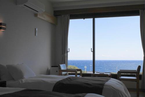 Postel nebo postele na pokoji v ubytování Ashizuri Kokusai Hotel