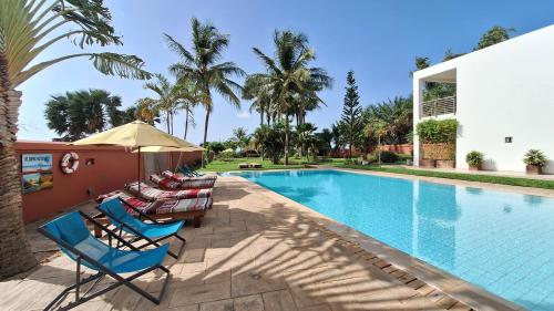 Bazén v ubytování Leo's Beach Hotel - Adults Only nebo v jeho okolí